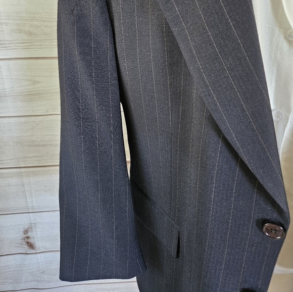 Givenchy Vintage Single Breast Tailored Pinstripe Blazer in Blue and Tan Sz 39S - Picture 6 of 16